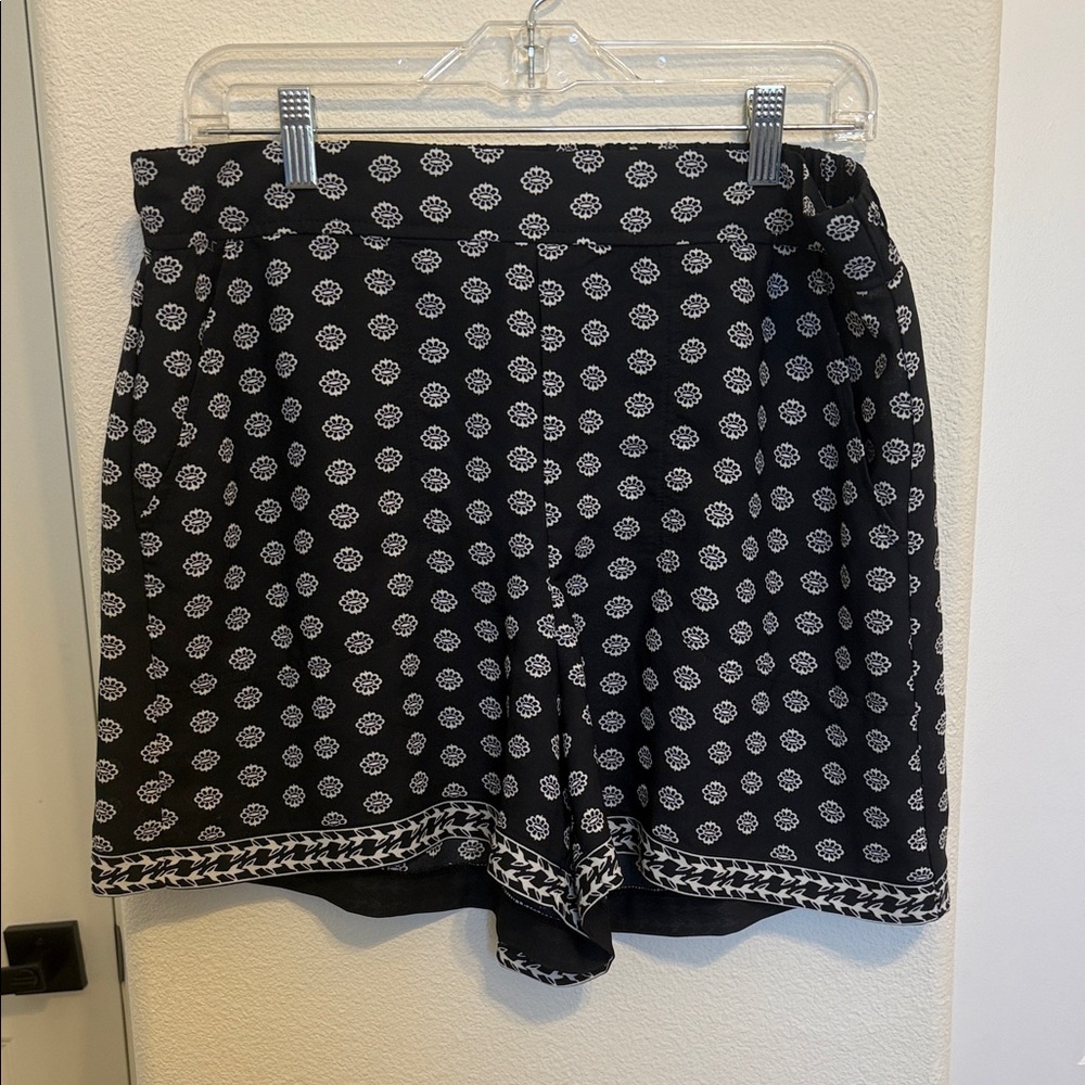 Max Studio Black and White High Waist Shorts